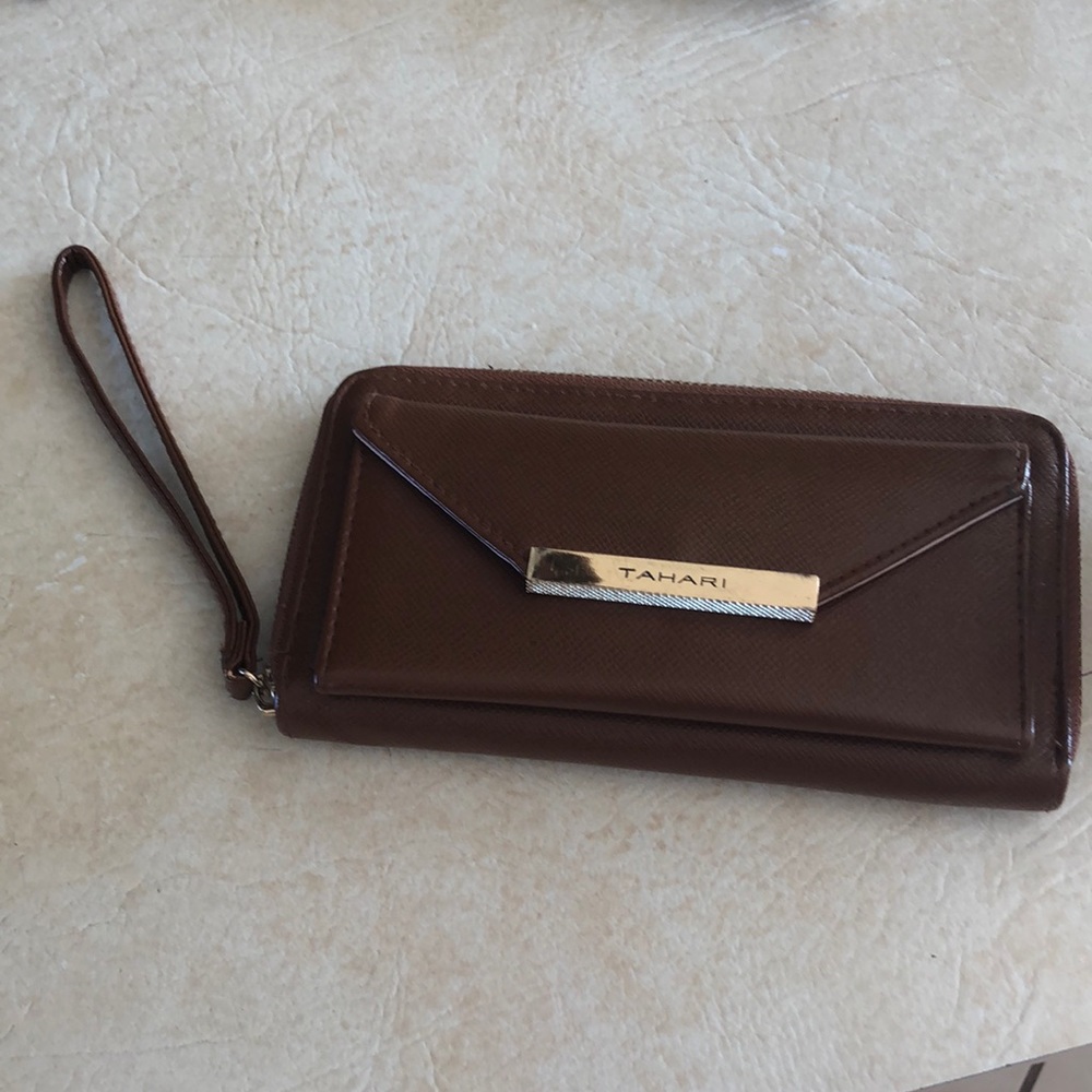 tahari wristlet wallet clutch